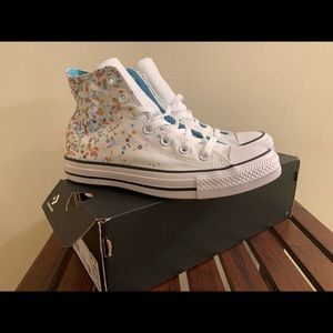 NEW!!! CONVERSE High tops with cute pattern size 8